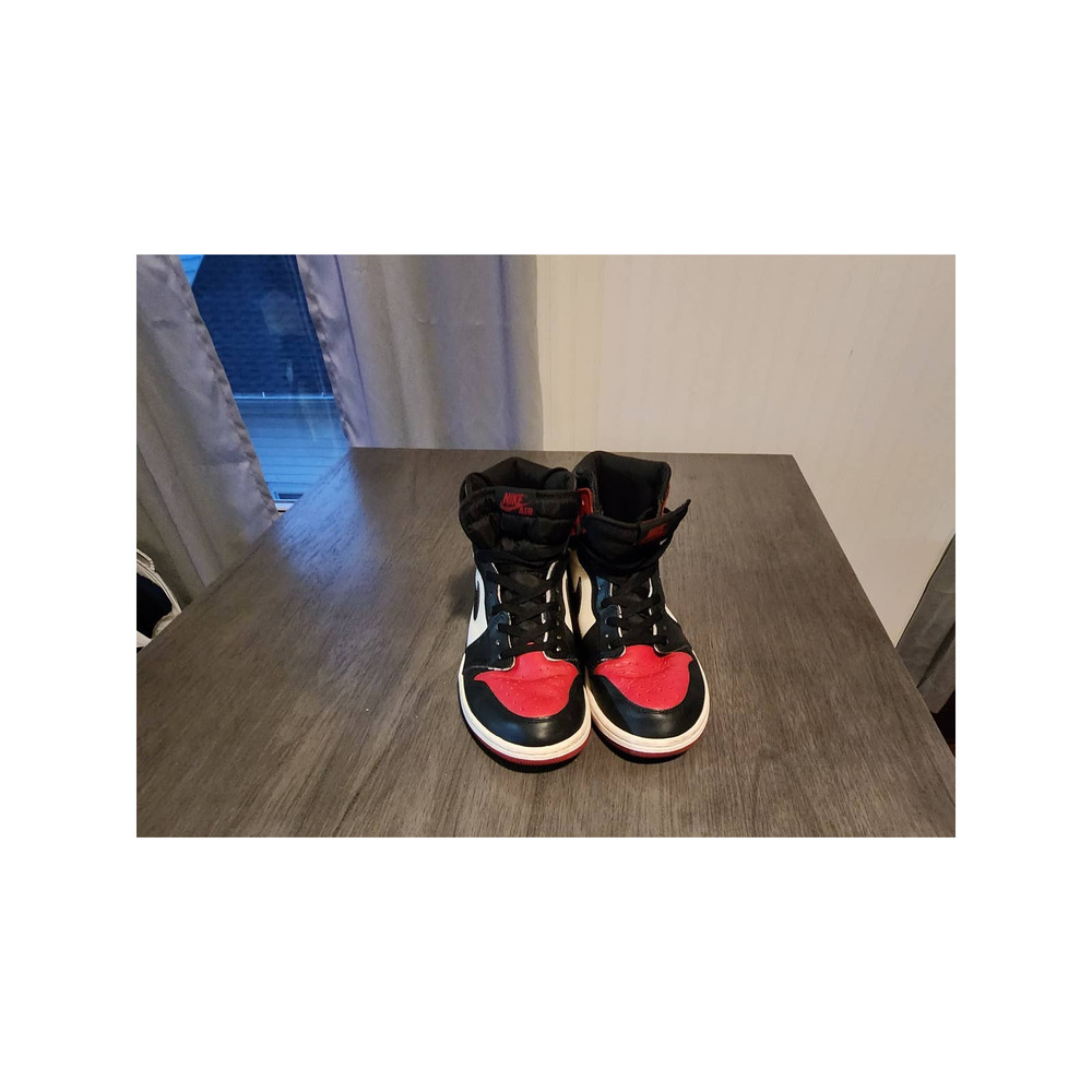 Nike Air swoosh mens size 10 high tops basketball sneakers red and black